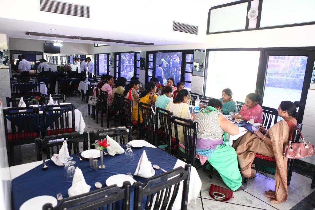 Hotel Ekant Faridabad Εξωτερικό φωτογραφία