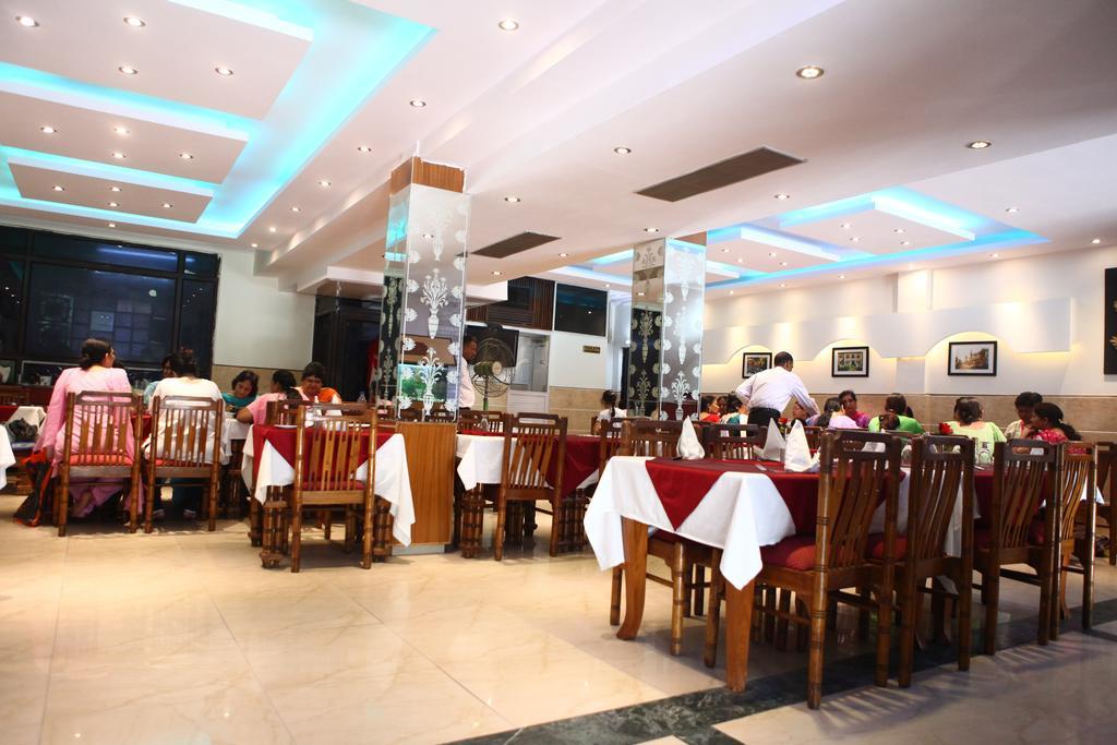 Hotel Ekant Faridabad Εξωτερικό φωτογραφία