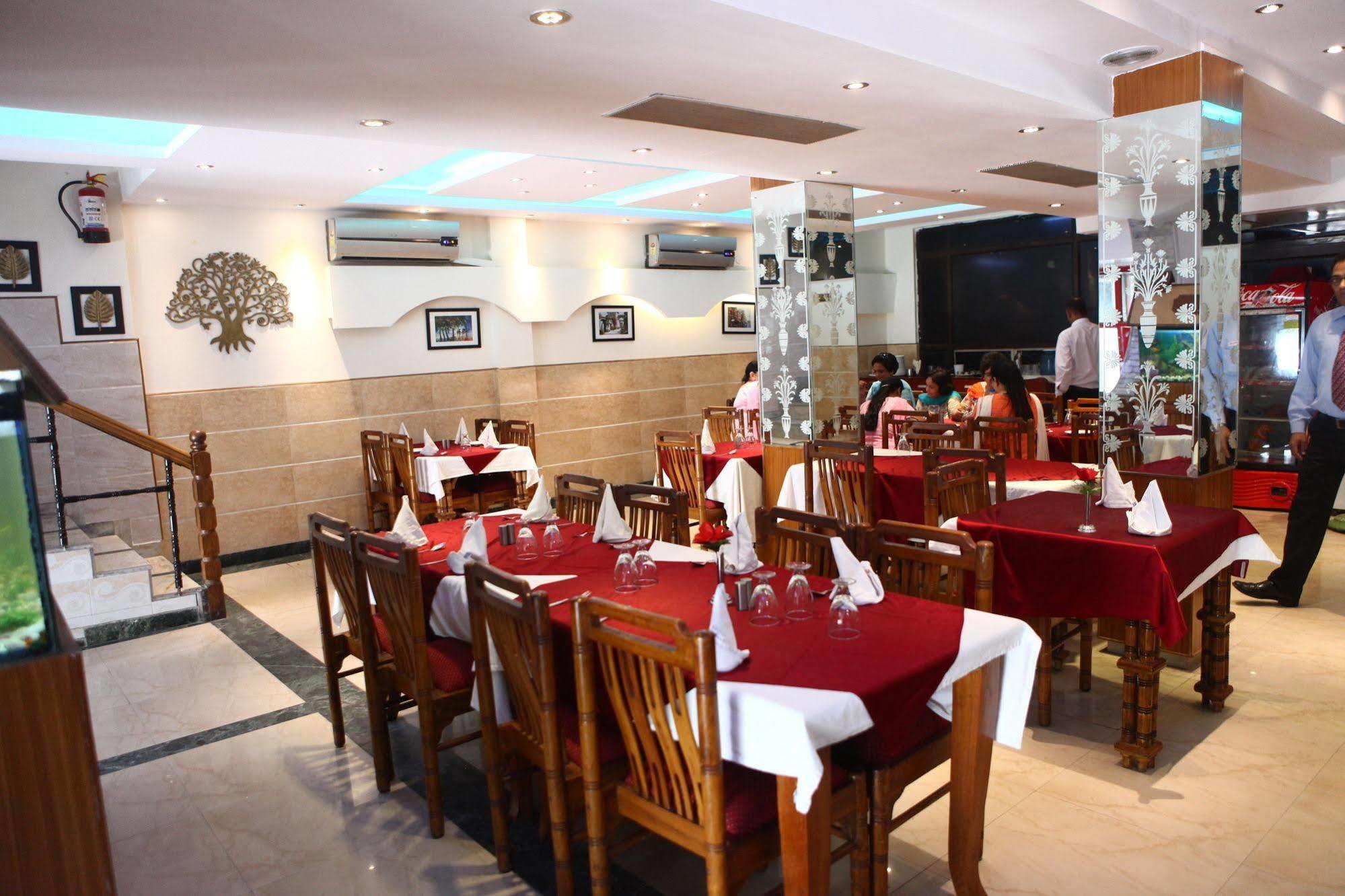 Hotel Ekant Faridabad Εξωτερικό φωτογραφία